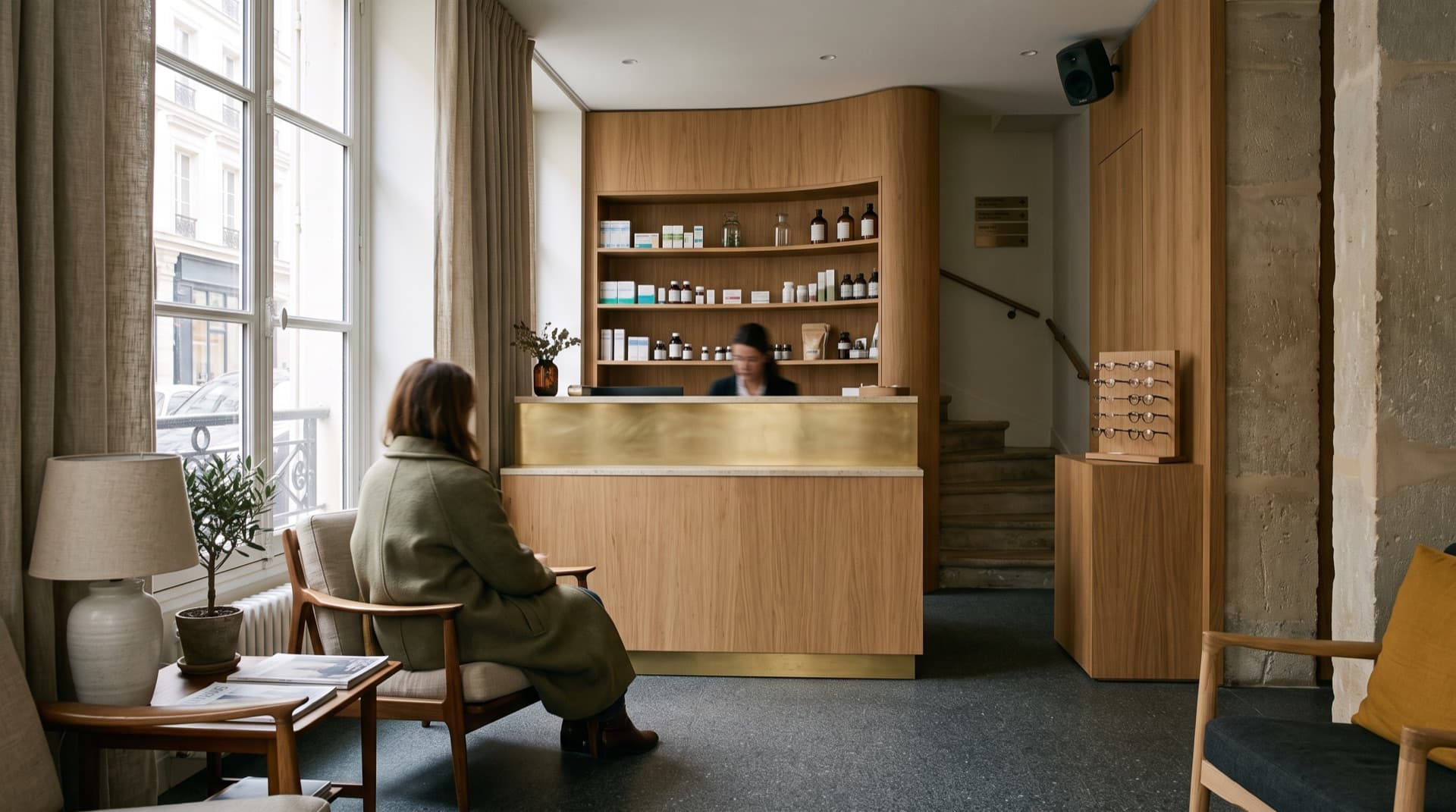 Accueil de cabinet professionnel avec patients et lumière douce